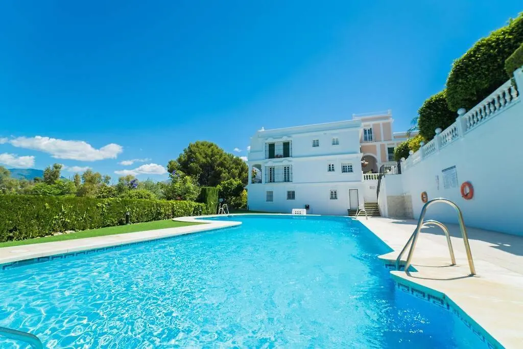 Aloha Pueblo Beautiful Apartment With Roof-Terrace Next To Aloha Golf Marbella