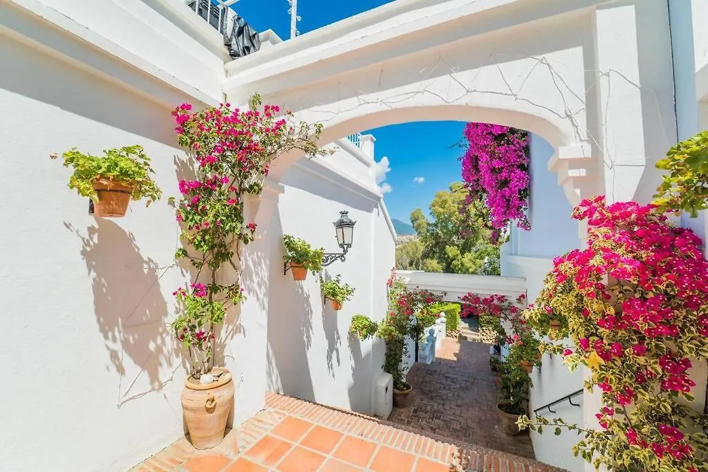 Aloha Pueblo Beautiful Apartment With Roof-Terrace Next To Aloha Golf Marbella